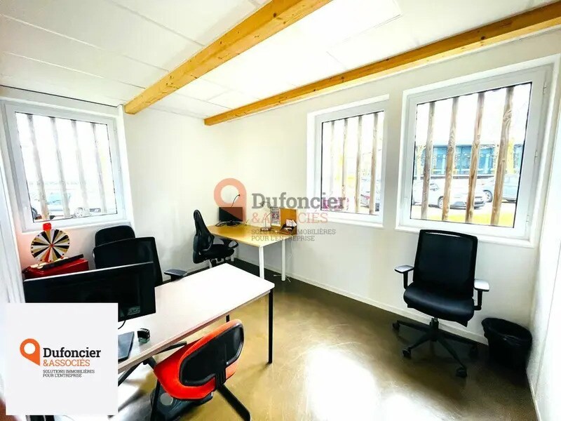 Bureau dans Chasseneuil-du-Poitou à louer Photo intérieure– Image 1 sur 5