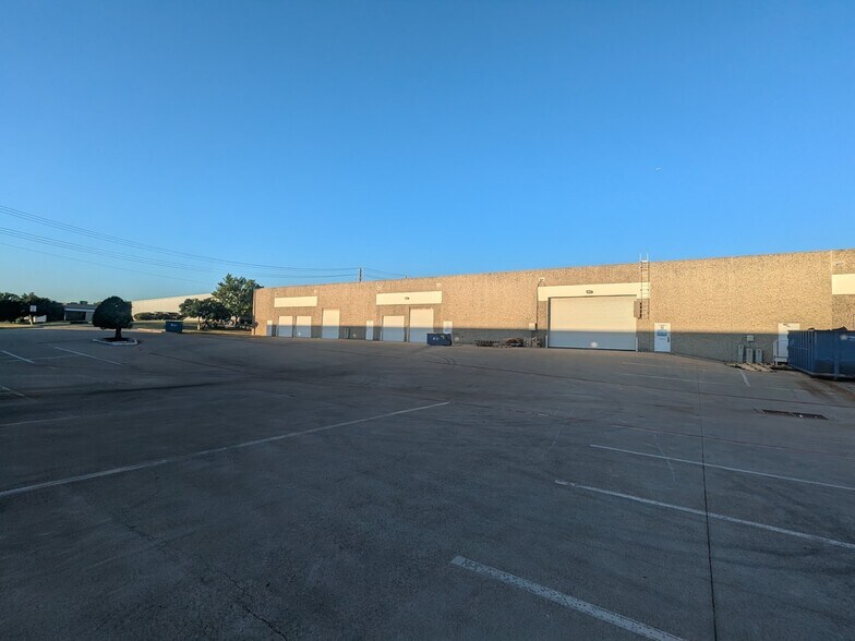 2550 114th St, Grand Prairie, TX à louer - Photo de l’immeuble – Image 3 sur 9