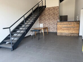 Local d’activités dans Cormeilles-en-Parisis à louer Photo de l’immeuble– Image 2 sur 14