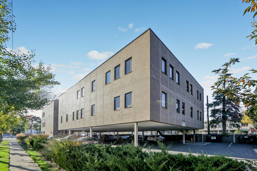 41 Grand Ave, River Edge, NJ à louer - Photo de l’immeuble – Image 1 sur 20