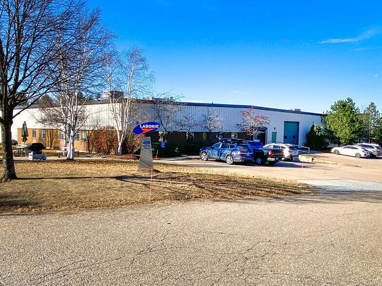 400 Avenue D, Williston, VT à louer - Photo de l’immeuble – Image 3 sur 7