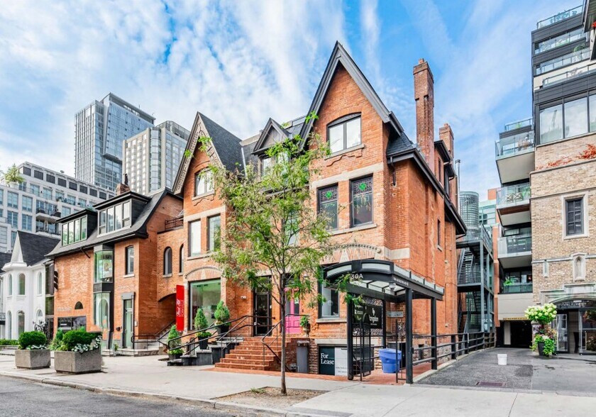 30 Hazelton Ave, Toronto, ON à louer - Photo de l’immeuble – Image 1 sur 3
