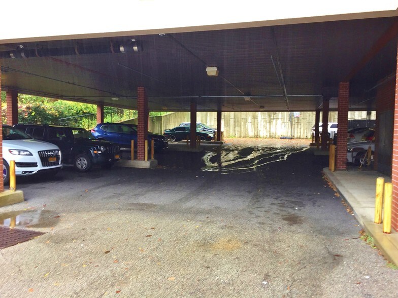 8 Revolutionary Rd, Ossining, NY à louer - Photo de l’immeuble – Image 2 sur 57