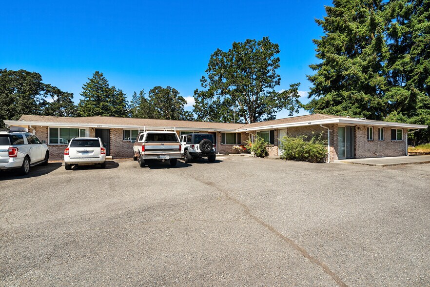 6715 146th St SW, Tacoma, WA à vendre - Photo de l’immeuble – Image 2 sur 7