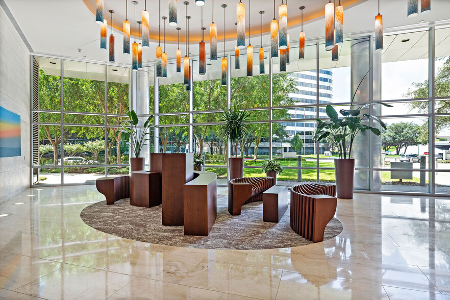 10350 Richmond Ave, Houston, TX à louer - Hall d’entrée – Image 1 sur 1