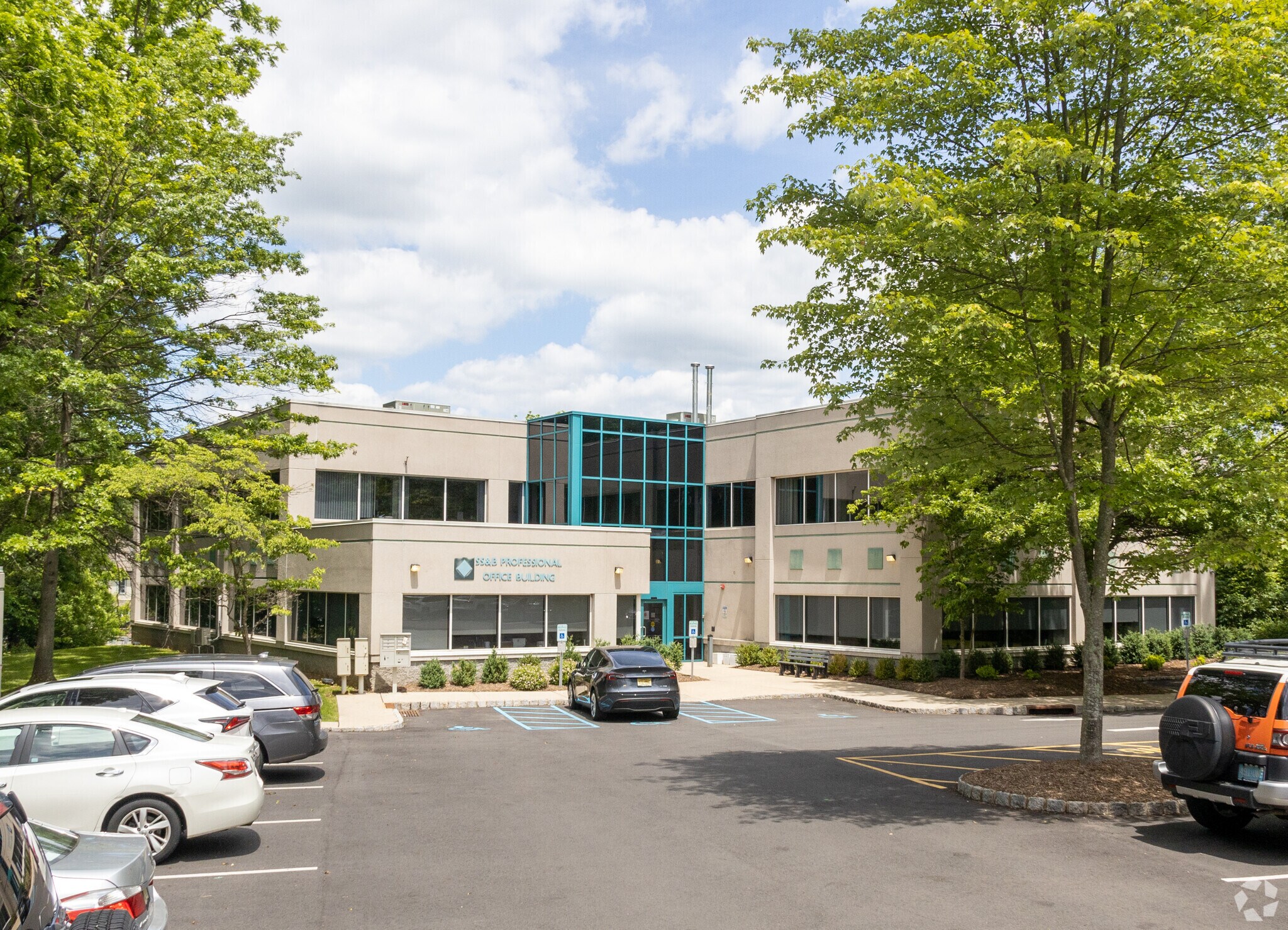 1 Wescott Dr, Flemington, NJ à louer Photo de l’immeuble– Image 1 sur 1