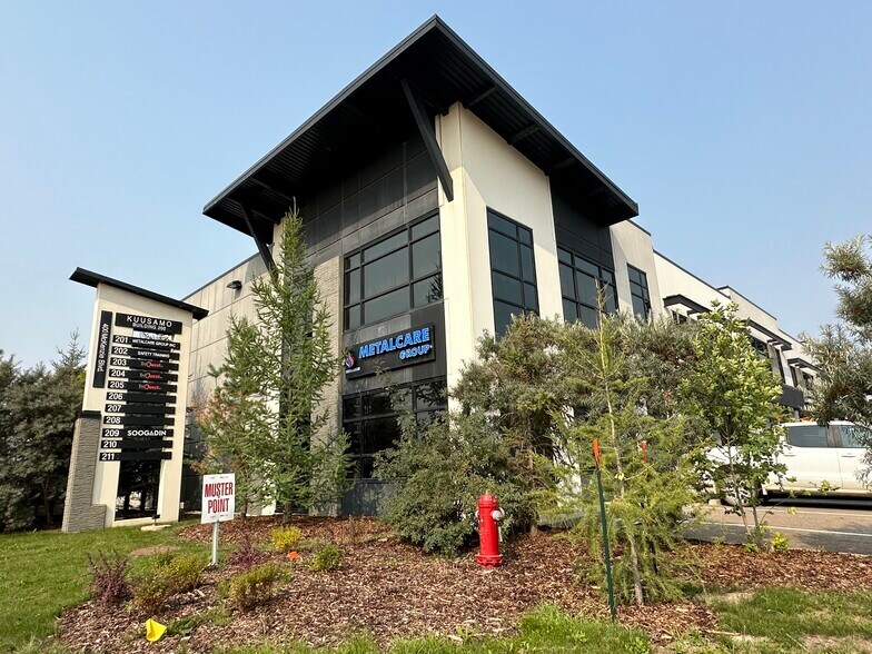 400 Mackenzie Blvd, Fort McMurray, AB à louer - Photo de l’immeuble – Image 2 sur 2