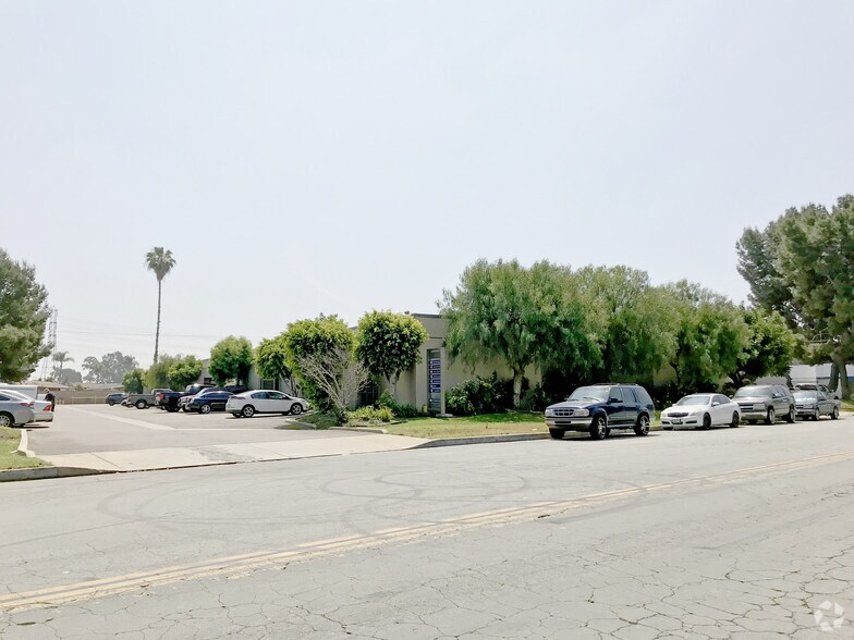 14100-14118 Orange Ave, Paramount, CA à louer - Photo de l’immeuble – Image 2 sur 4
