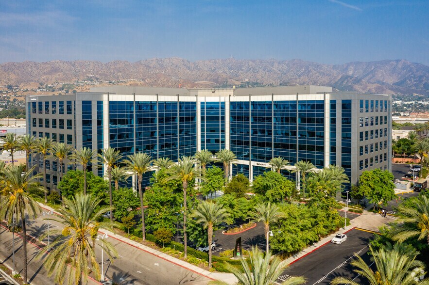 2300 W Empire Ave, Burbank, CA à louer - Photo de l’immeuble – Image 1 sur 13