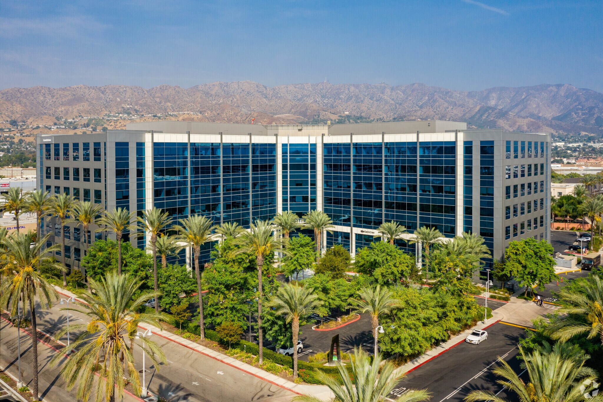 2300 W Empire Ave, Burbank, CA à louer Photo de l’immeuble– Image 1 sur 14
