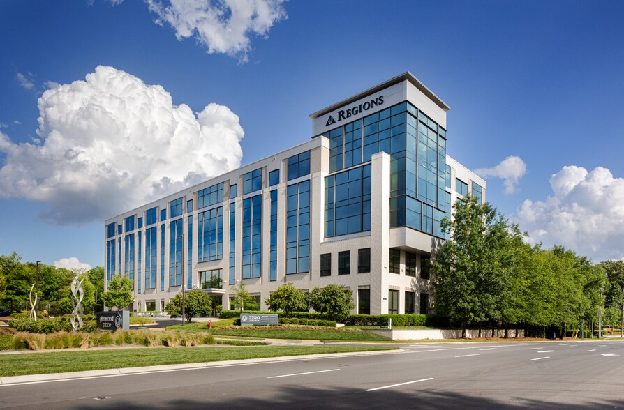 3700 Glenwood Ave, Raleigh, NC à louer - Photo de l’immeuble – Image 1 sur 21