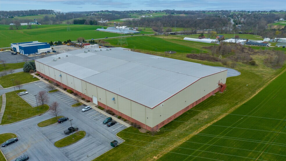 221 Forney Dr, Ephrata, PA à vendre - Photo de l’immeuble – Image 2 sur 29