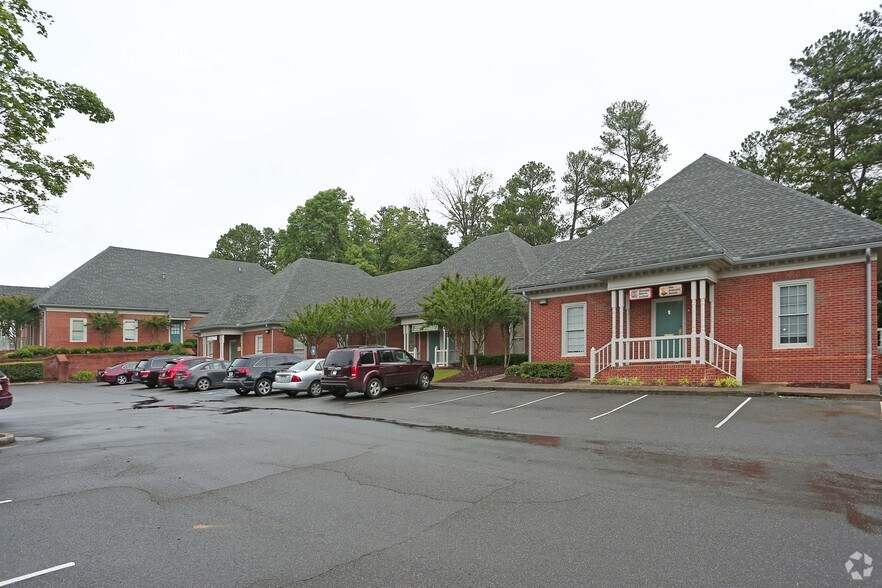 4045 Wetherburn Way, Peachtree Corners, GA à louer - Photo de l’immeuble – Image 2 sur 4