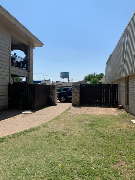 1710 Wooten Park Dr, Austin, TX à vendre - Photo de l’immeuble – Image 3 sur 16