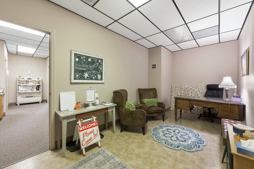 1061 E Main St, Grass Valley, CA à vendre - Photo de l’immeuble – Image 3 sur 37