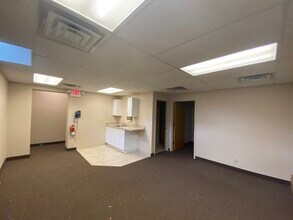 3060 Baker Rd, Dexter, MI à vendre Photo intérieure– Image 1 sur 3