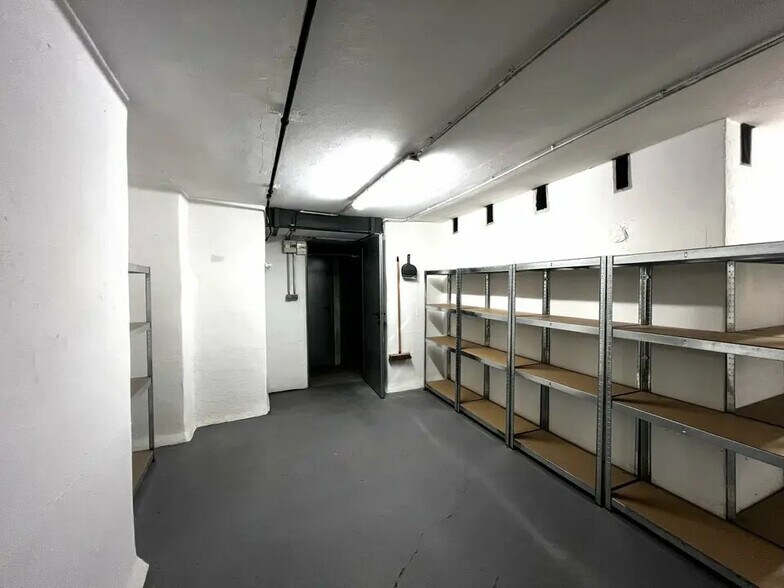 Industriel/Logistique dans Nice à louer - Photo de l’immeuble – Image 2 sur 7