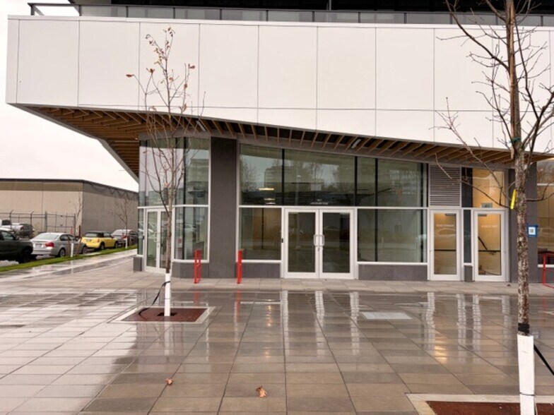 7977 Lansdowne Rd, Richmond, BC à louer - Photo de l’immeuble – Image 2 sur 6