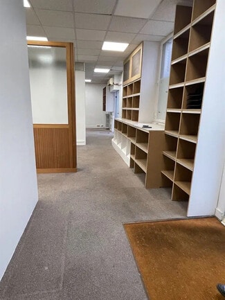 Plus de détails pour Local commercial à louer