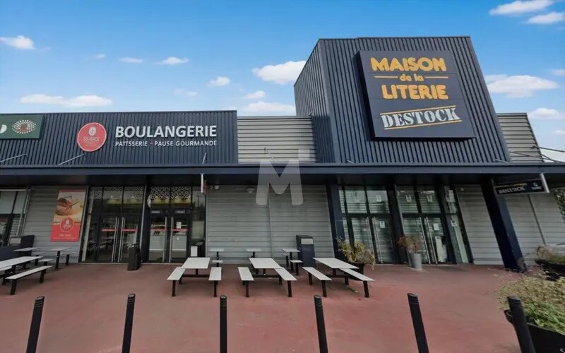 Rue Jean Cocteau, Corbeil-Essonnes à louer - Photo de l’immeuble – Image 3 sur 3