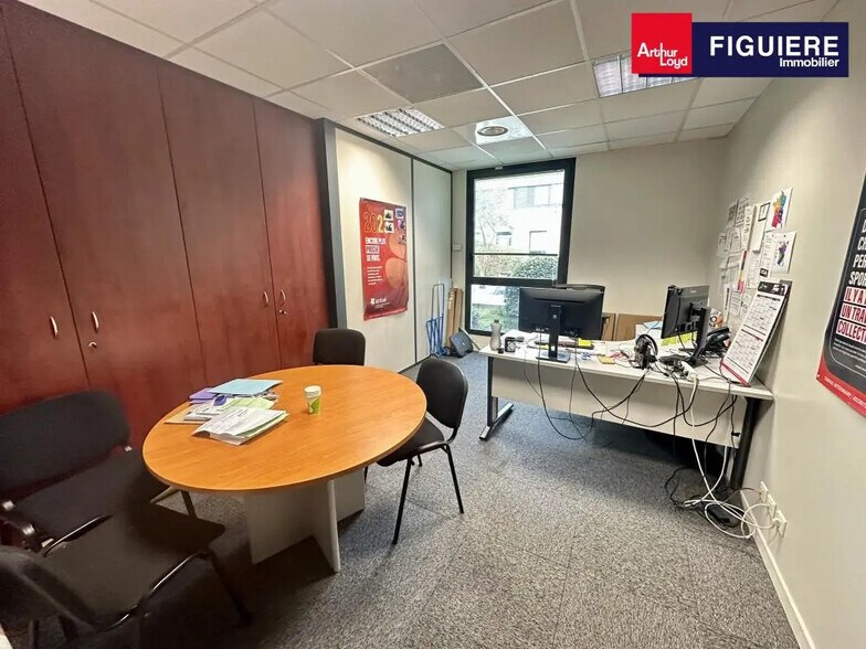 1330 Avenue Jean-René Guillibert Gautier De La Lauzière, Aix-en-Provence à louer - Photo de l’immeuble – Image 3 sur 10