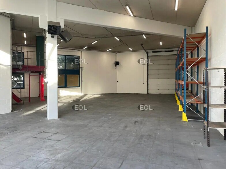 Local d’activités dans La Courneuve à louer - Photo intérieure – Image 2 sur 6