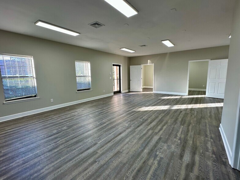 6441 Bonny Oaks Dr, Chattanooga, TN à louer - Photo de l’immeuble – Image 3 sur 12