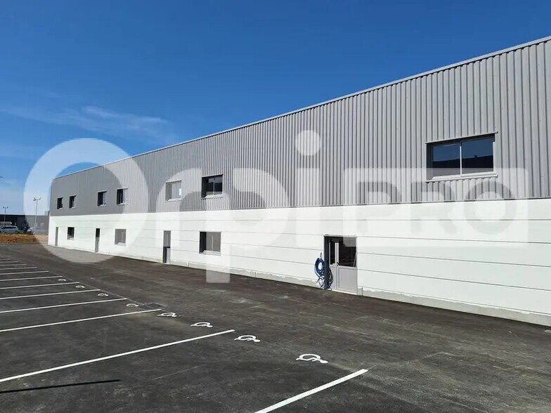 Local d’activités dans Compiègne à louer - Photo de l’immeuble – Image 2 sur 7