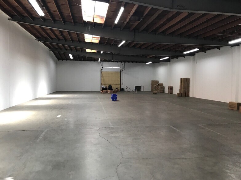 3133 E 12th St, Los Angeles, CA à louer - Photo de l’immeuble – Image 3 sur 3