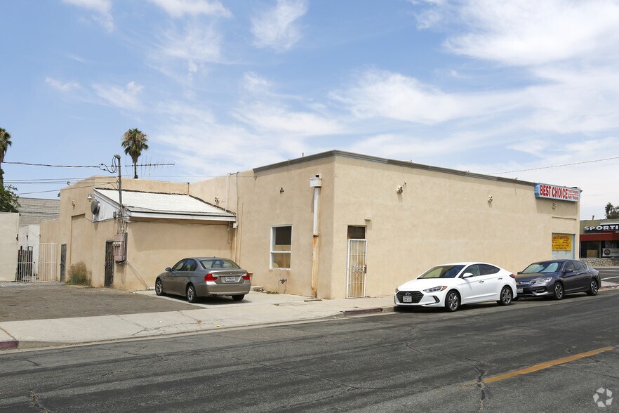 325-329 E Florida Ave, Hemet, CA à louer - Photo de l’immeuble – Image 3 sur 4