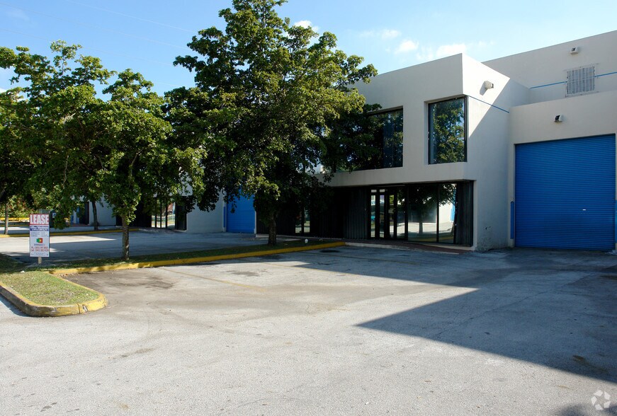 6940-6948 NW 50th St, Miami, FL à louer - Photo de l’immeuble – Image 2 sur 12
