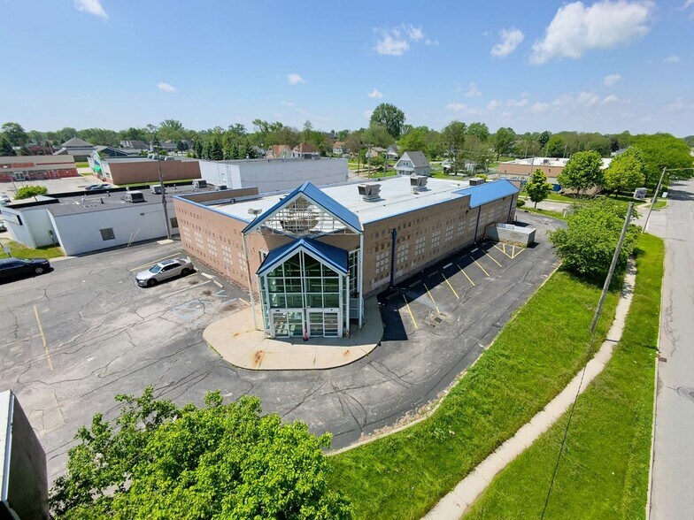 551 Dorr St, Toledo, OH à louer - Photo de l’immeuble – Image 1 sur 6