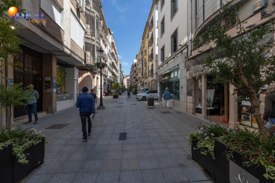 Local commercial dans Granada à vendre - Photo de l’immeuble – Image 2 sur 17