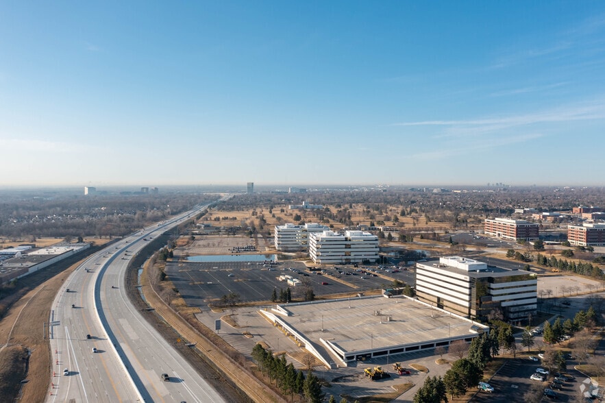 800 Tower Dr, Troy, MI à louer - Aérien – Image 3 sur 4