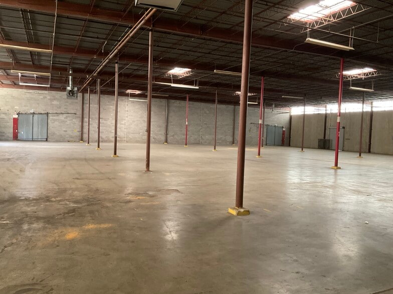 233 Service Dr, Tupelo, MS à louer - Photo intérieure – Image 3 sur 4