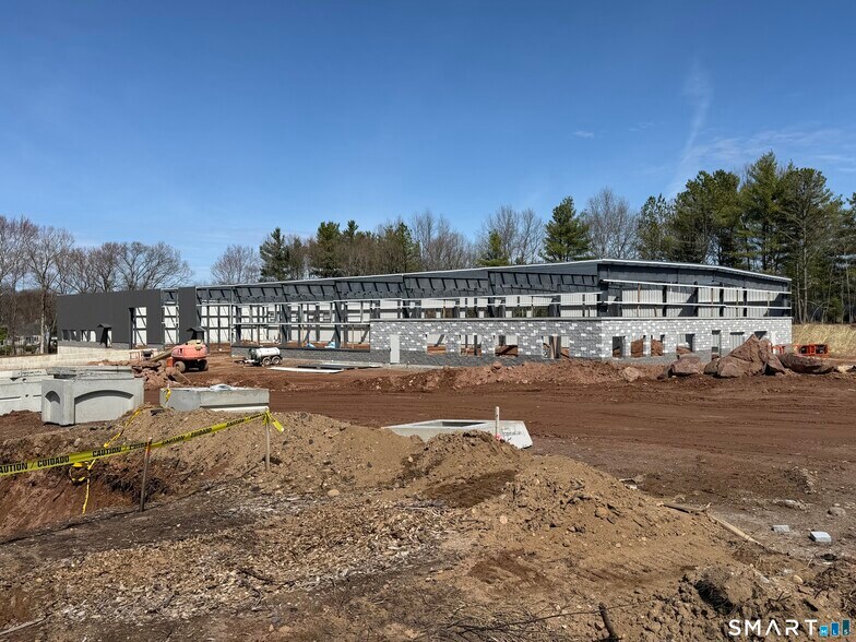 135 Business Drive park, Bristol, CT à louer - Photo de l’immeuble – Image 2 sur 8