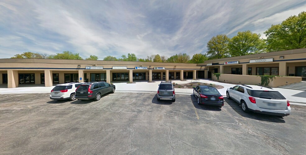 6651 N Oak Trfy, Kansas City, MO à louer - Photo de l’immeuble – Image 2 sur 5