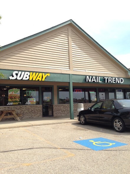 2450 US Rte. 12, Spring Grove, IL à louer - Photo de l’immeuble – Image 3 sur 8