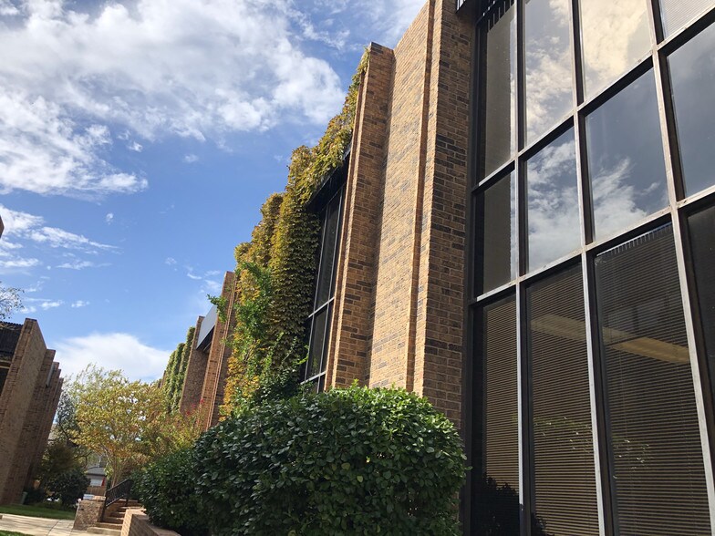 3033 NW 63rd St, Oklahoma City, OK à vendre - Photo de l’immeuble – Image 3 sur 10