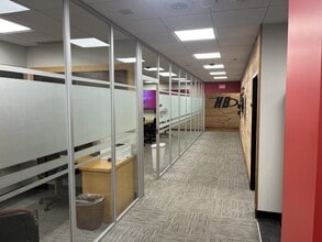 1025-1035 Hanley Industrial Ct, Brentwood, MO à louer Photo intérieure– Image 2 sur 5