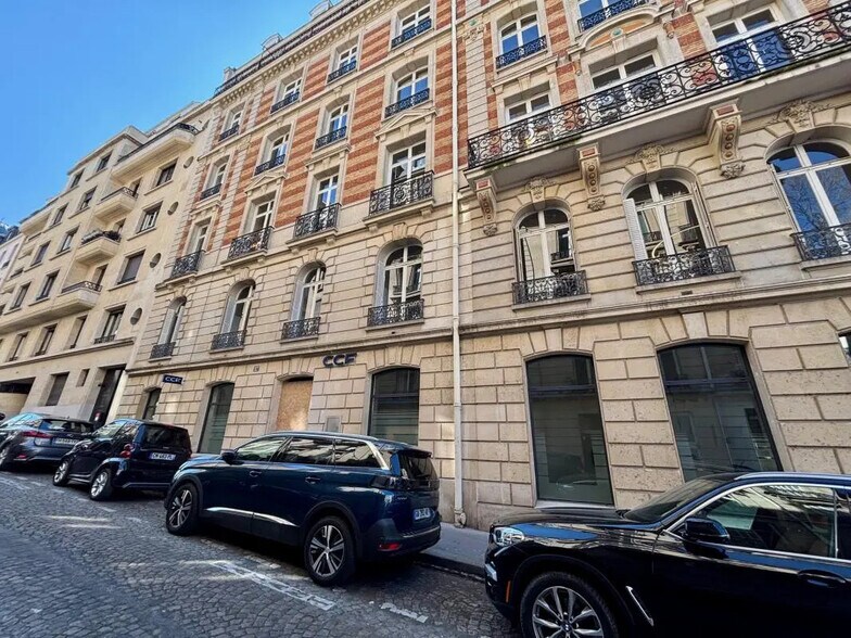 27 Rue Paul Valéry, Paris à louer - Photo de l’immeuble – Image 1 sur 5