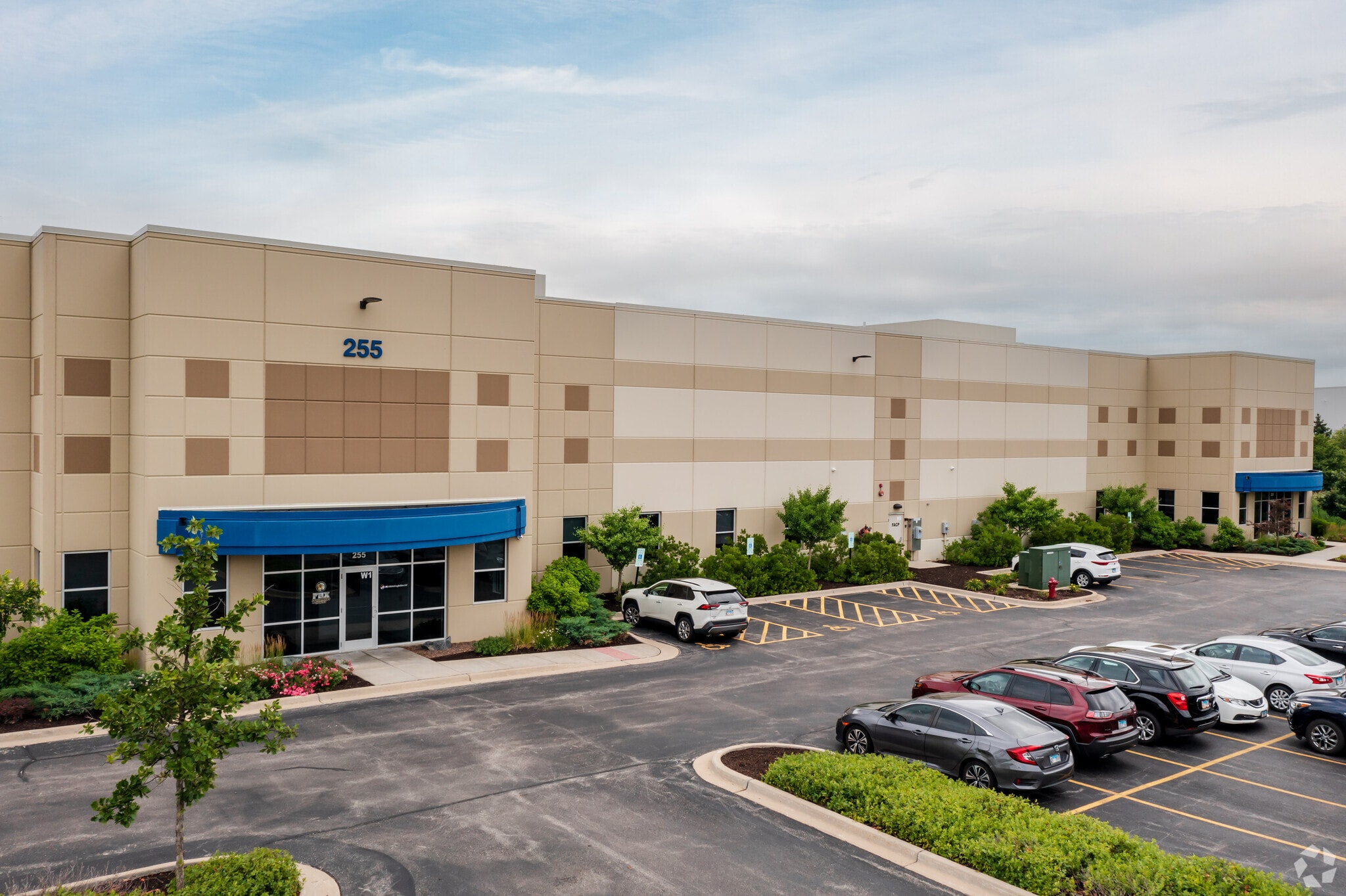 255 Madsen Dr, Bloomingdale, IL à louer Photo principale– Image 1 sur 9