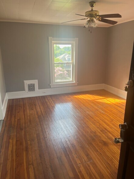 813/821 13th St portefeuille de 2 biens à vendre sur LoopNet.fr - Photo intérieure – Image 3 sur 6