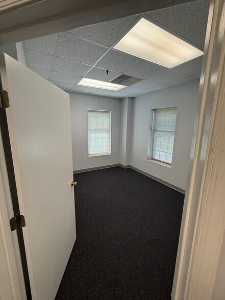 1012 W State College Rd, Dover, DE à louer - Photo de l’immeuble – Image 2 sur 9
