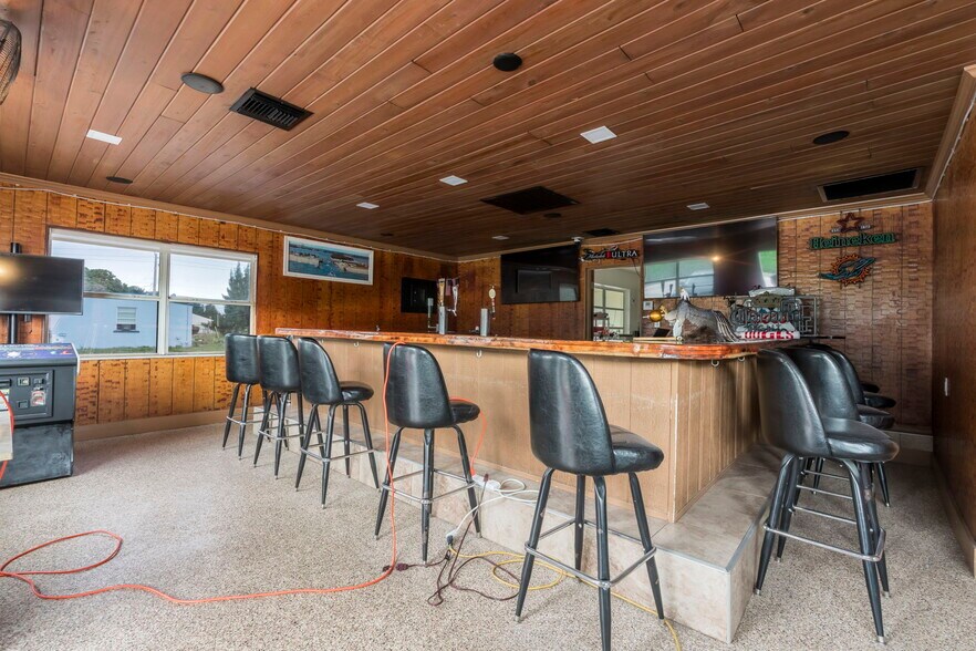 945 Miner Rd, Lake Worth, FL à vendre - Photo de l’immeuble – Image 3 sur 5