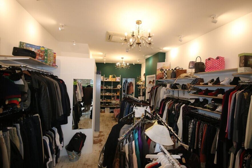56 High Rd, Londres à vendre - Photo de l’immeuble – Image 3 sur 5