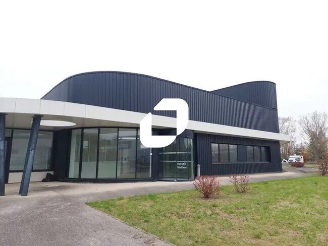 Plus de détails pour 8 Rue Du Maréchal De Lattre De Tassigny, Élancourt - Local d'activités à louer