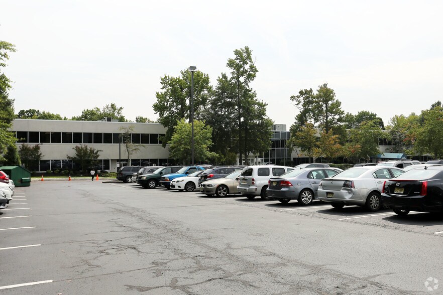 15000 Midlantic Dr, Mount Laurel, NJ à louer - Photo de l’immeuble – Image 2 sur 4