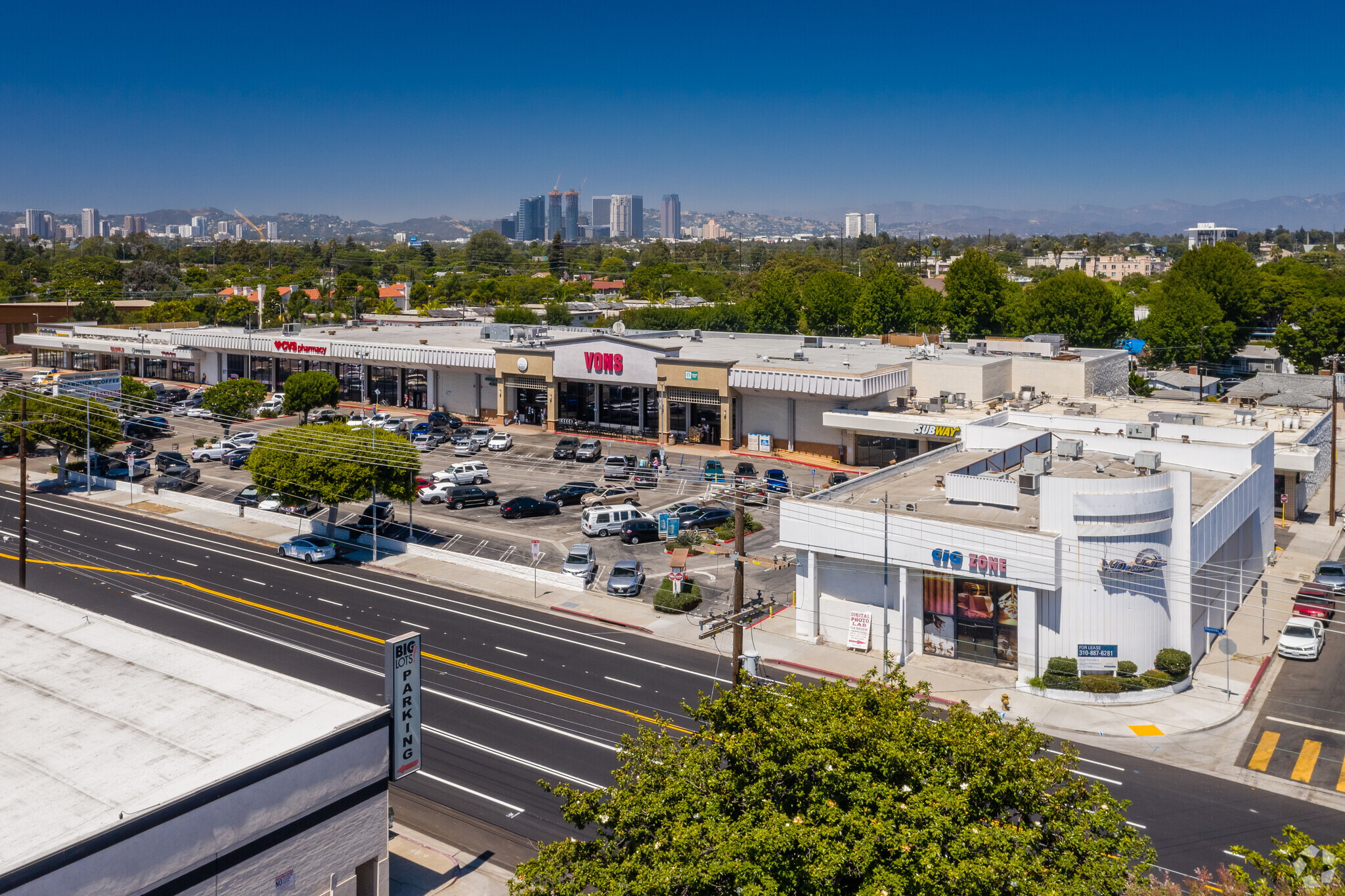 3000-3130 S Sepulveda Blvd, Los Angeles, CA à louer Photo de l’immeuble– Image 1 sur 12
