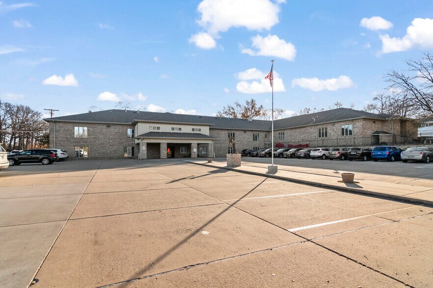 805 Chatham Rd, Springfield, IL à vendre - Photo de l’immeuble – Image 2 sur 37